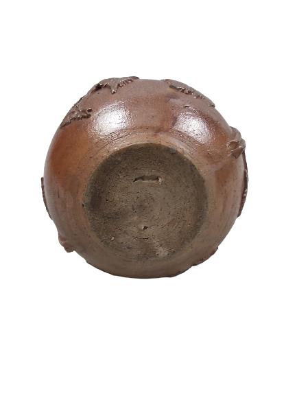 Extra image 5 - Vase pansu à col, en grès brun à décor en relief de feuillage et feuilles.