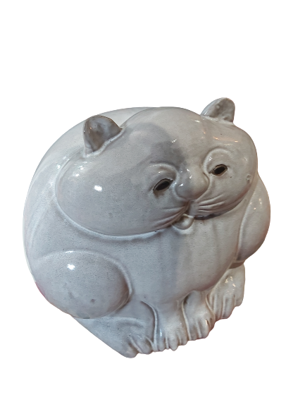 Statue de chat en grès.