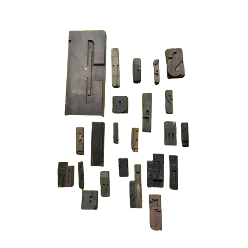 Grande collection de lettres en bois.